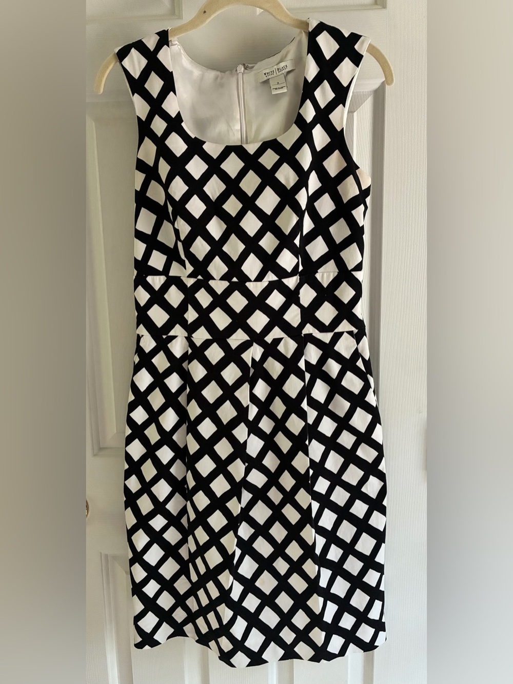 White House Black Market Black & White Geometric Sleeveless Dress